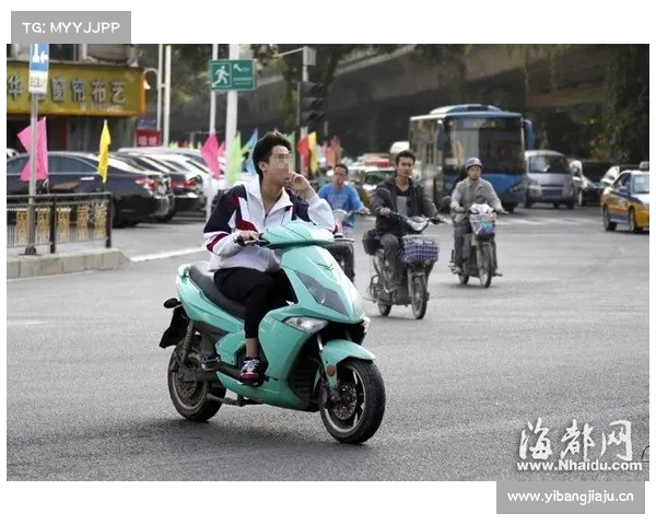 中学生骑“电摩”风驰电掣 交警查处发现不少“追风少年” 中学生骑“电摩”风驰电掣 交警查处发现不少“追风少年”
